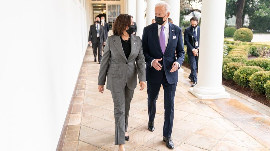 Biden_and_Harris_walk_to_Oval_Office