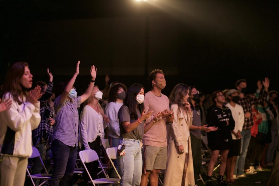 Students worship at session two of the 86th annual Torrey Conference. 