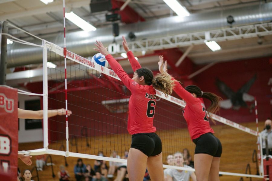 Volleyball sweeps Dominican in doubleheader
