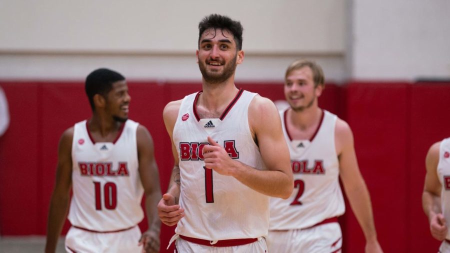 Men’s basketball seals comeback win with Rossow game winner