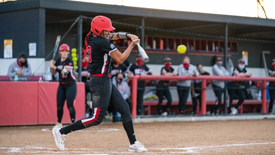 Softball score back-to-back wins in doubleheader