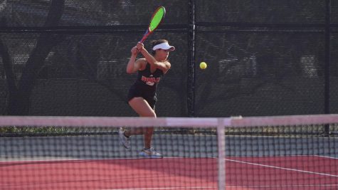 Women’s tennis keeps perfect home record