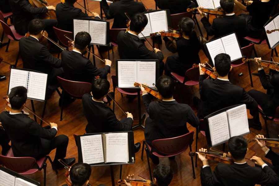 The+Biola+Symphony+Orchestra+performs+a+variety+of+songs+at+the+Fall+Concert.+
