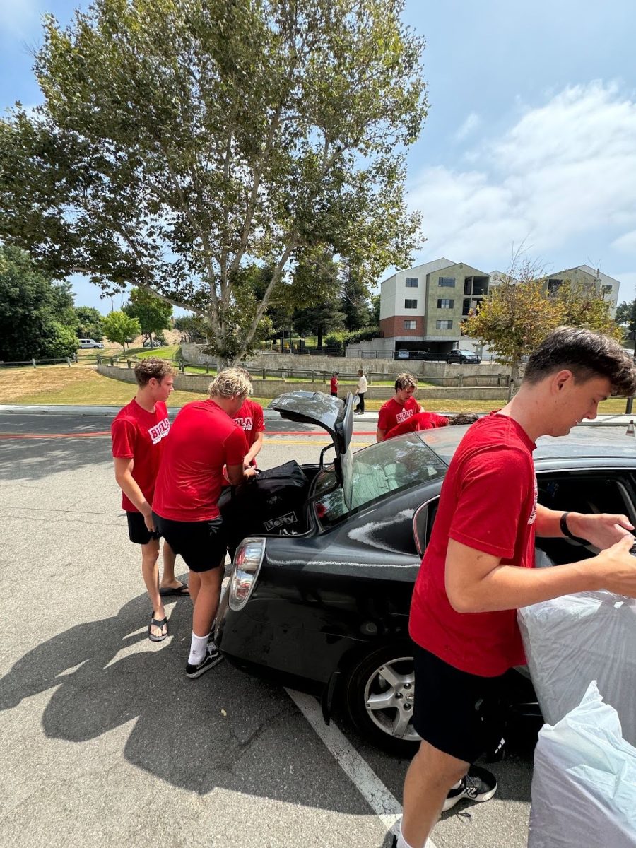 Members of Biola’s Student-Athlete Advisory Committee (SAAC) as they help with new student move-in day. 