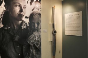 Journeying through gates of splendor: The Elisabeth Elliot Story